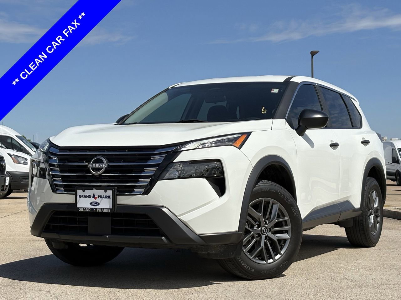 Used 2024 Nissan Rogue S image 2