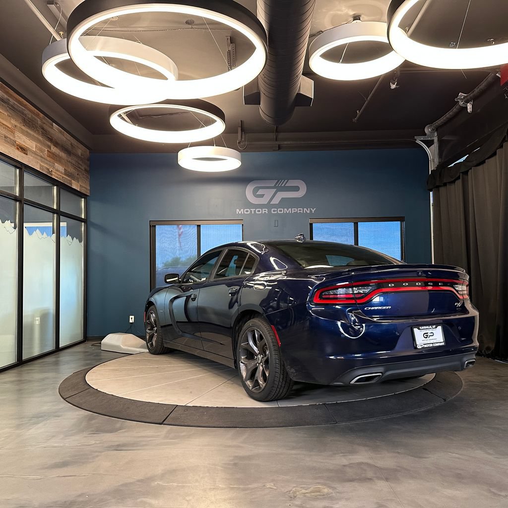 Used 2017 Dodge Charger R/T w/ Plus Group RWD image 5