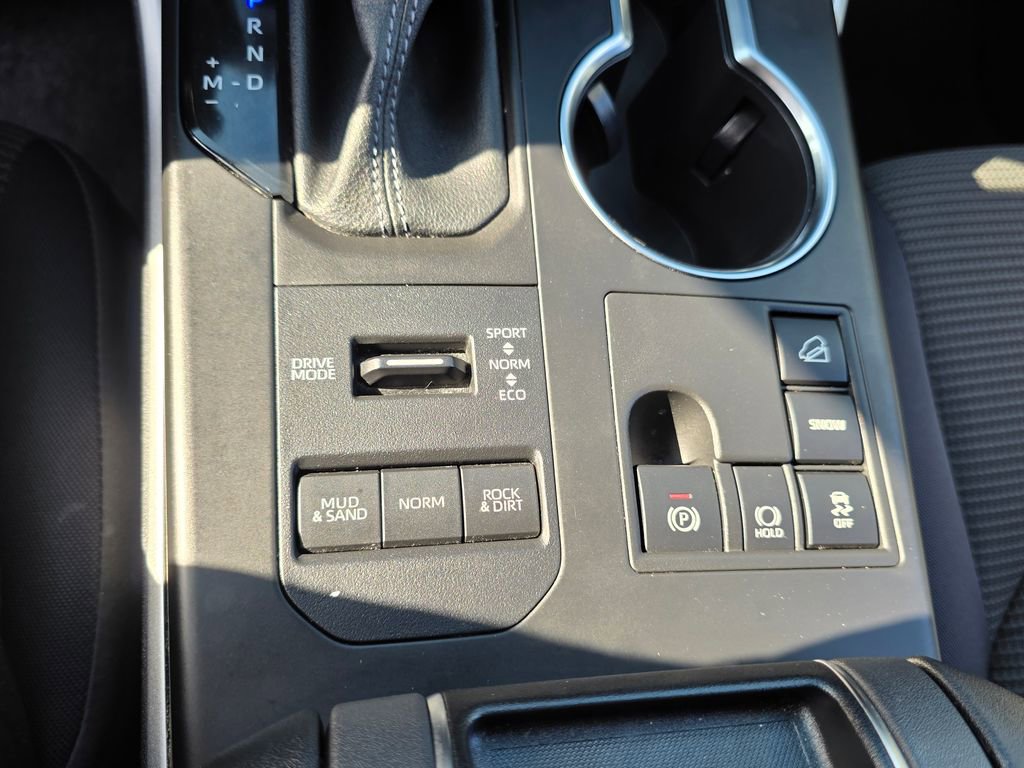 Used 2023 Toyota Highlander LE AWD/4WD image 35