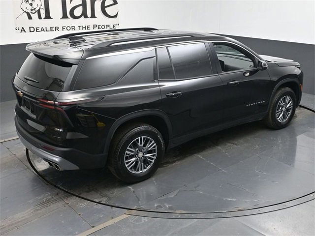 Used 2025 Chevrolet Traverse LT image 41