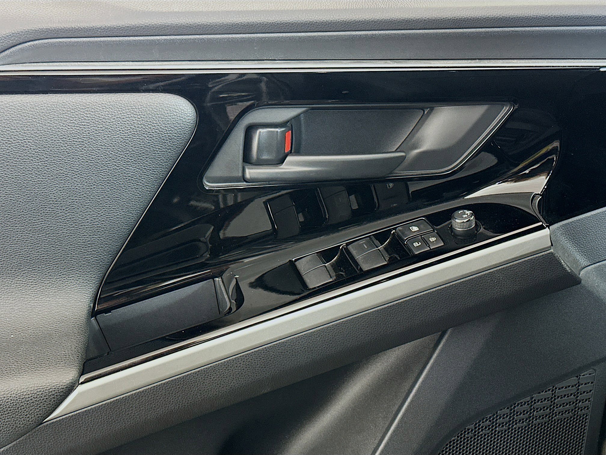 Used 2024 Toyota bZ4X XLE w/ Weather Package AWD/4WD image 15