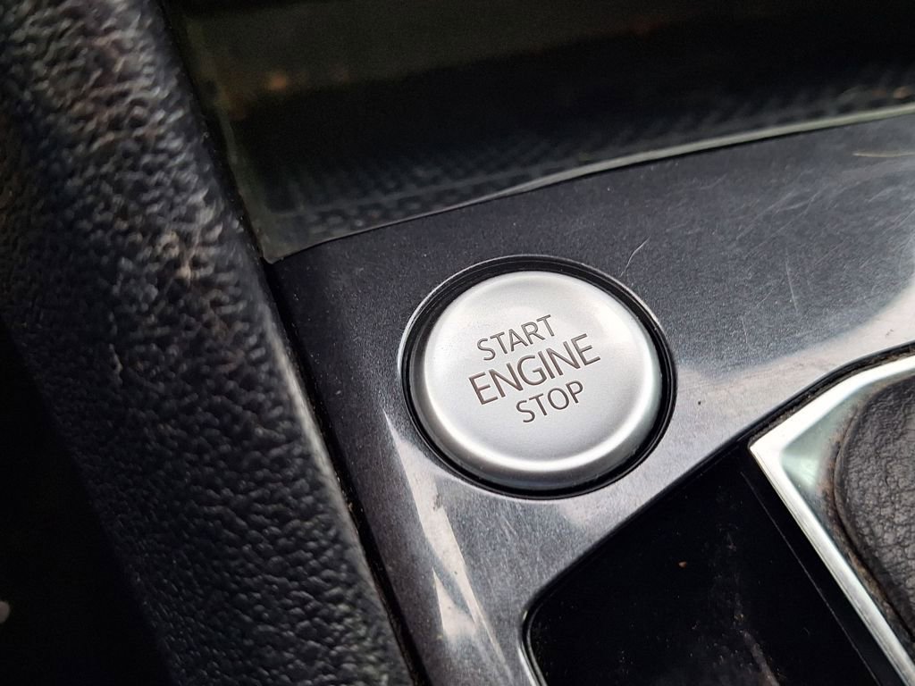 Used 2022 Volkswagen Tiguan SEL R-Line image 23