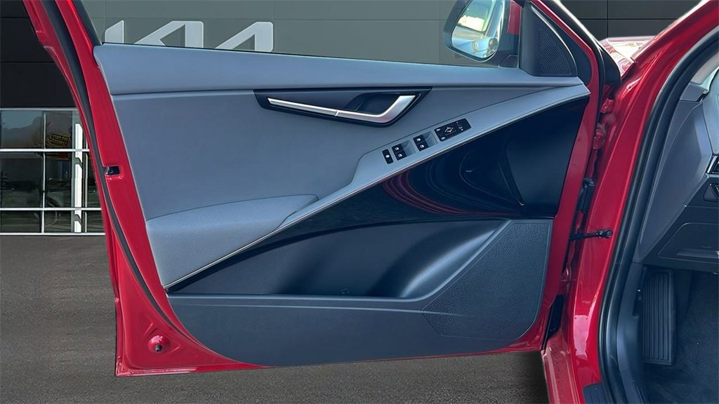 New 2025 Kia Niro EX image 13