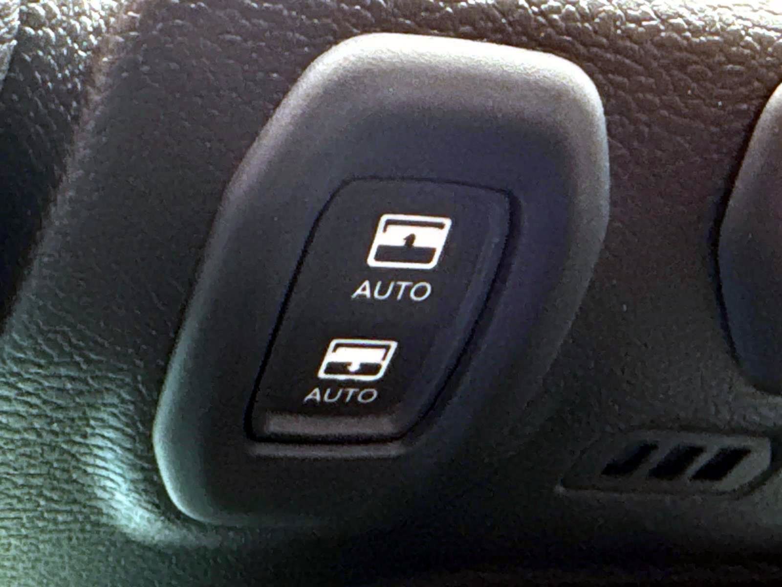 Used 2023 Jeep Wrangler Unlimited Rubicon 4xe w/ Safety Group AWD/4WD image 15