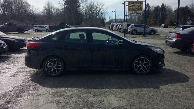 Used 2016 Ford Focus SE w/ SE Sport Package FWD image 3