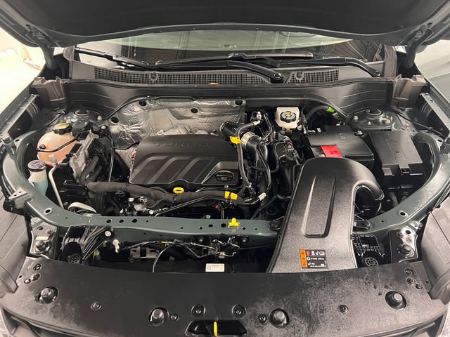 Used 2025 Chevrolet Trax LT FWD image 21