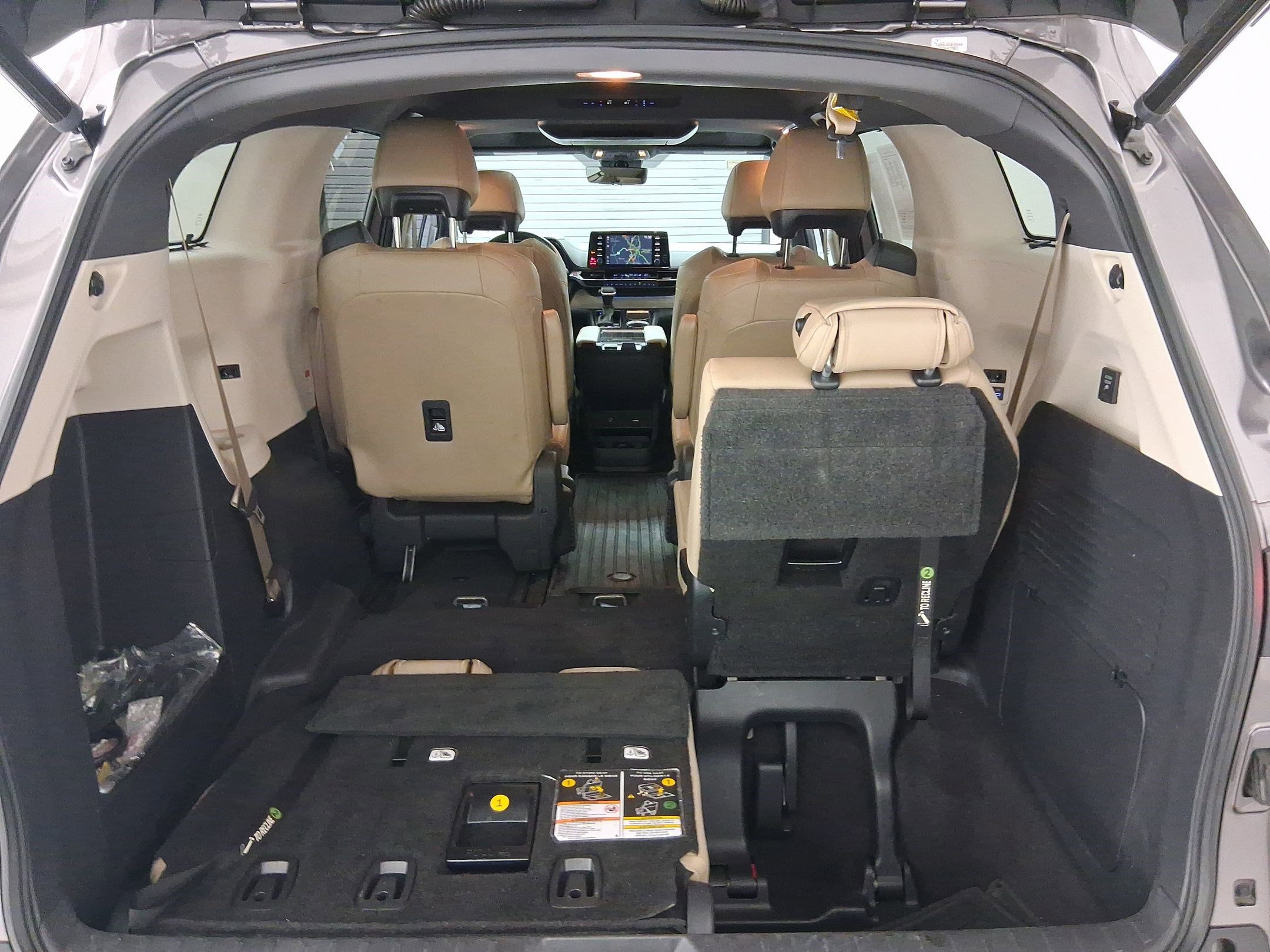 Used 2021 Toyota Sienna Limited image 27