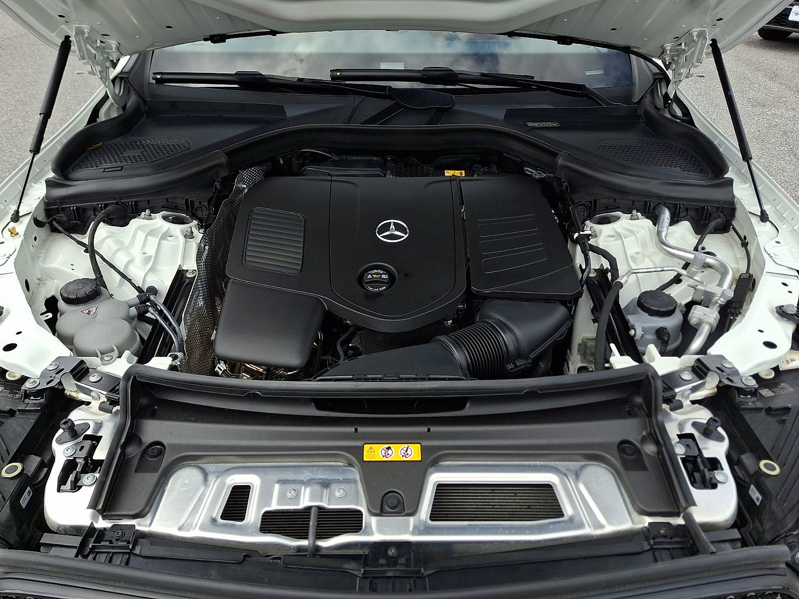 Used 2024 Mercedes-Benz GLC 300 4MATIC image 29
