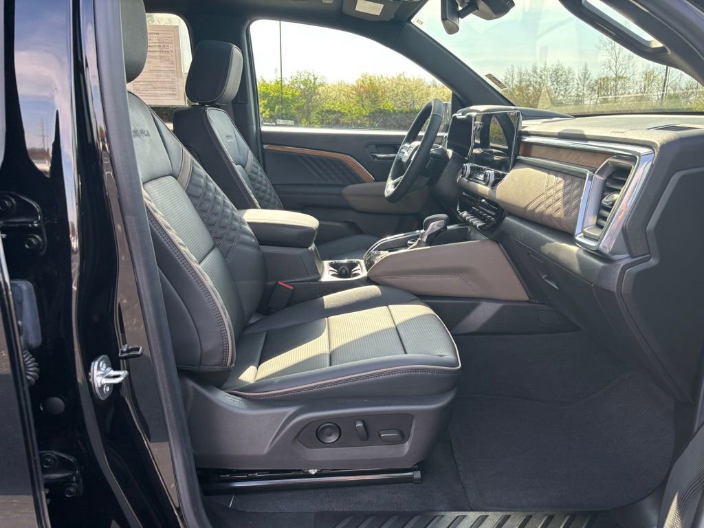 Used 2025 GMC Canyon Denali image 22