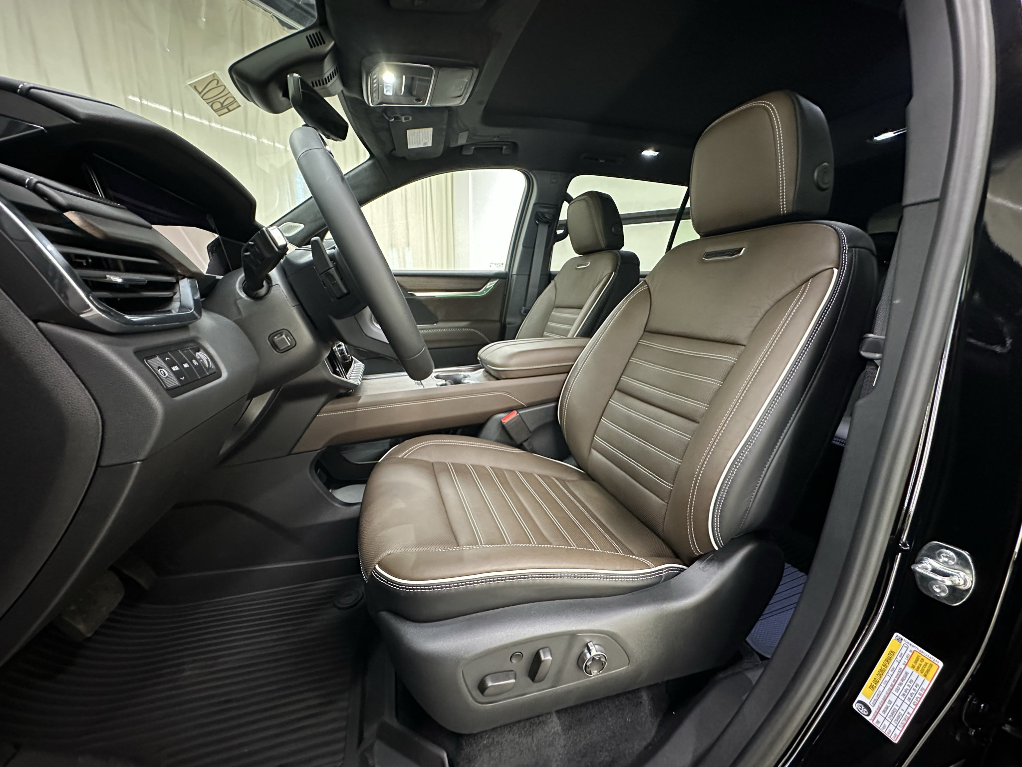 New 2027 GMC Acadia Denali Ultimate w/ LPO, Floor Liner Package AWD/4WD image 26
