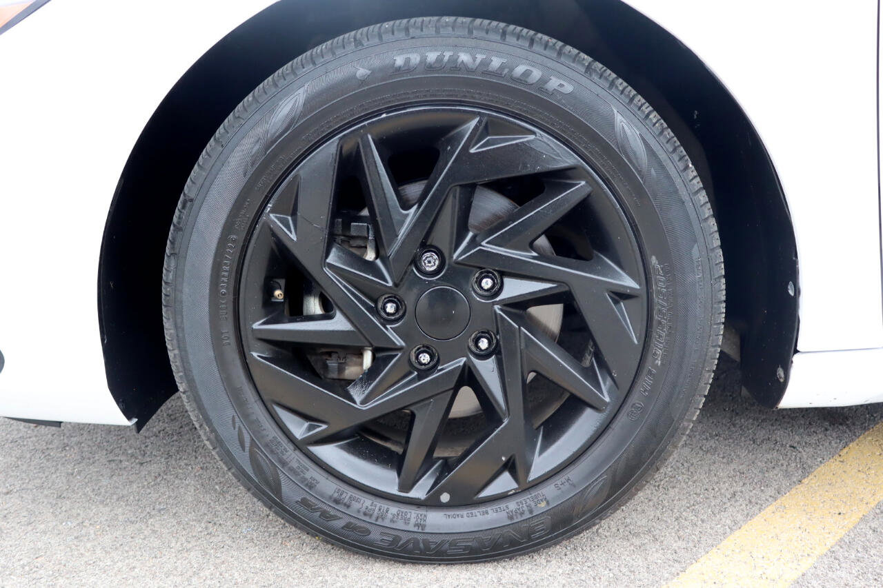 Used 2024 Hyundai Elantra SEL image 11