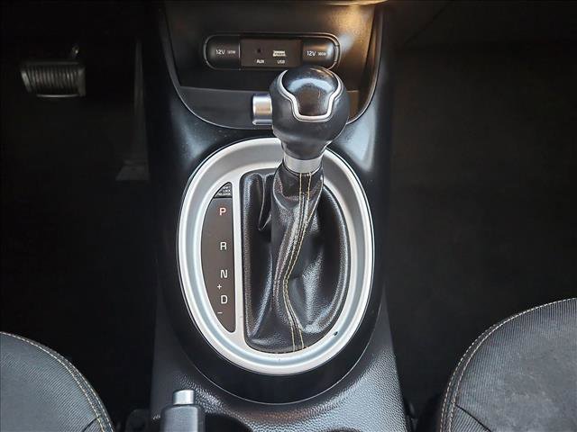 Used 2016 Kia Soul + image 12