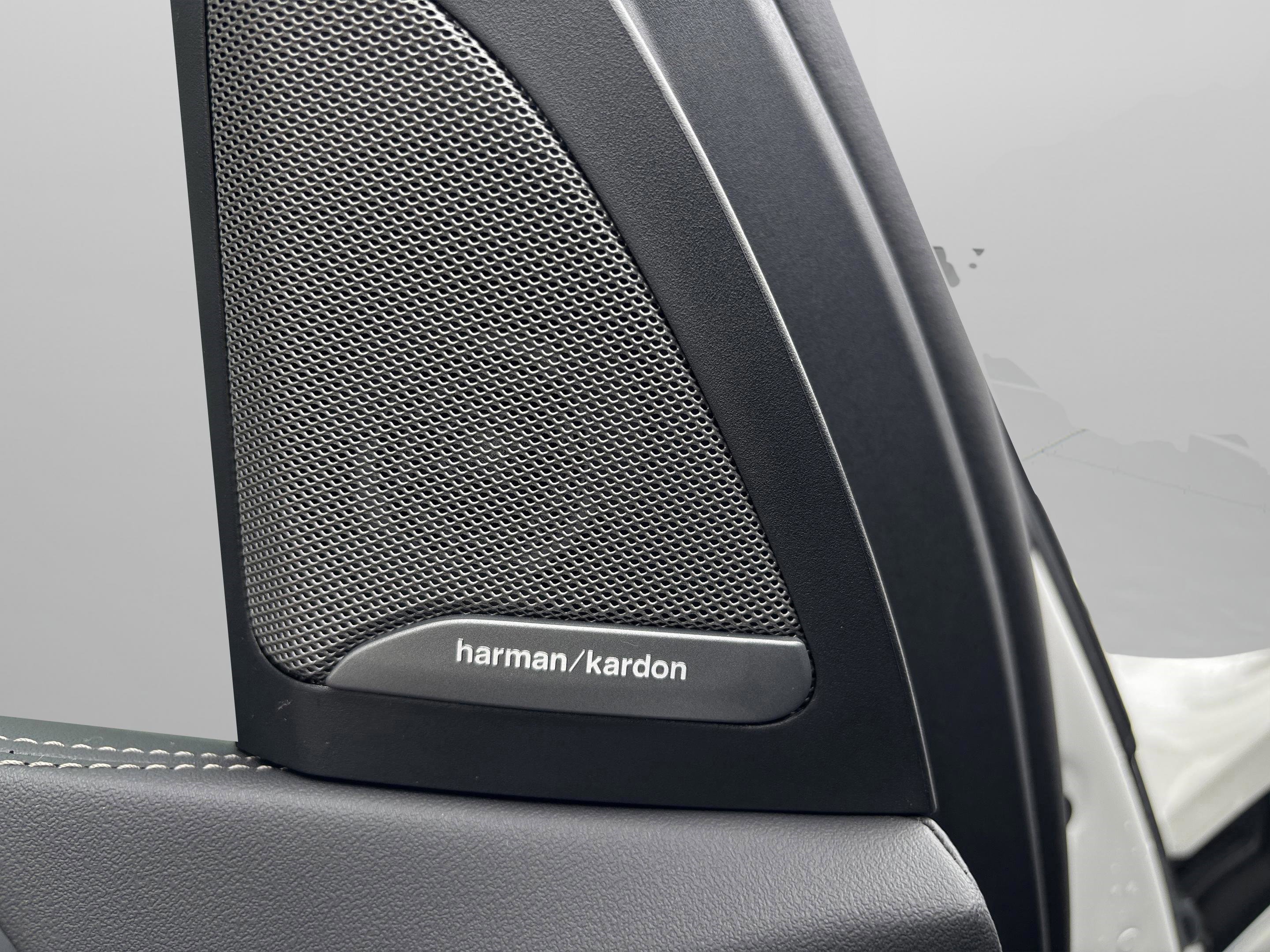 Used 2026 BMW X5 xDrive50e w/ M Sport Package image 12