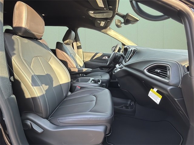 New 2026 Chrysler Pacifica Select image 39