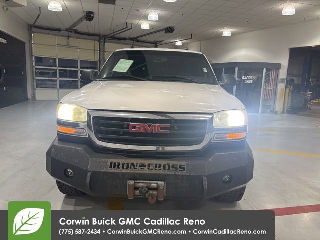 Used 2005 GMC Sierra 2500 SLE w/ Skid Plate Package image 9