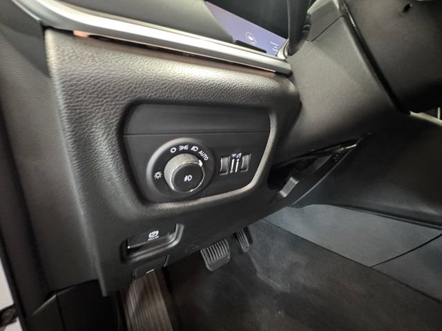 Used 2023 Jeep Grand Cherokee L Limited AWD/4WD image 22