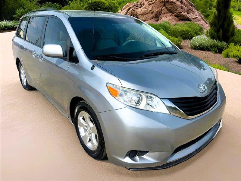 Used 2014 Toyota Sienna LE