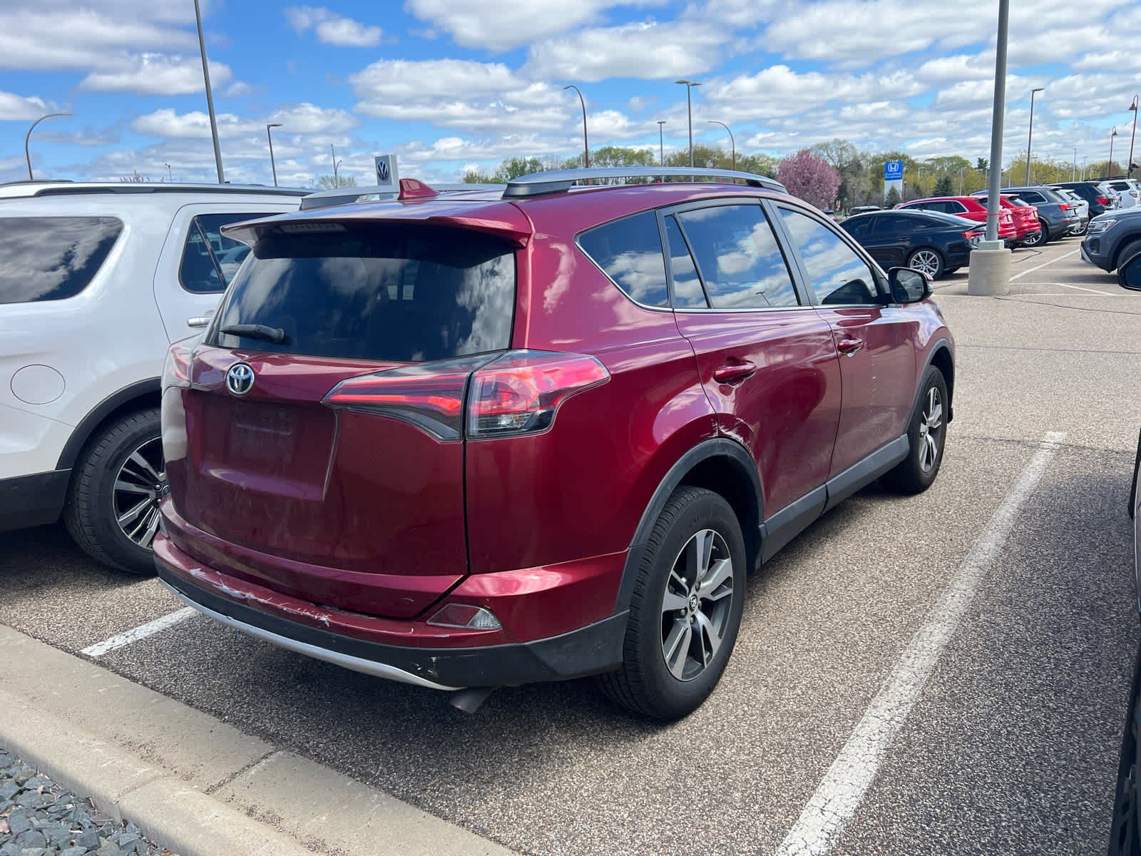Used 2018 Toyota RAV4 XLE FWD image 4