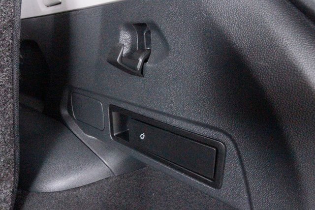 Used 2018 Volkswagen Tiguan SEL Premium image 32