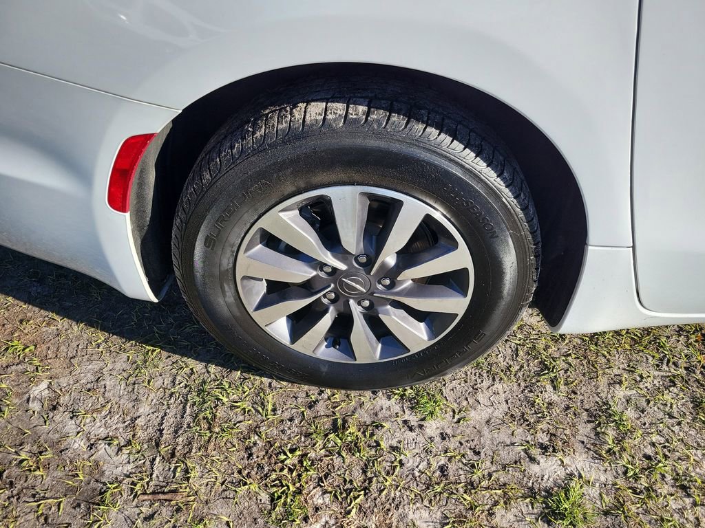 Used 2022 Chrysler Pacifica Touring-L image 7