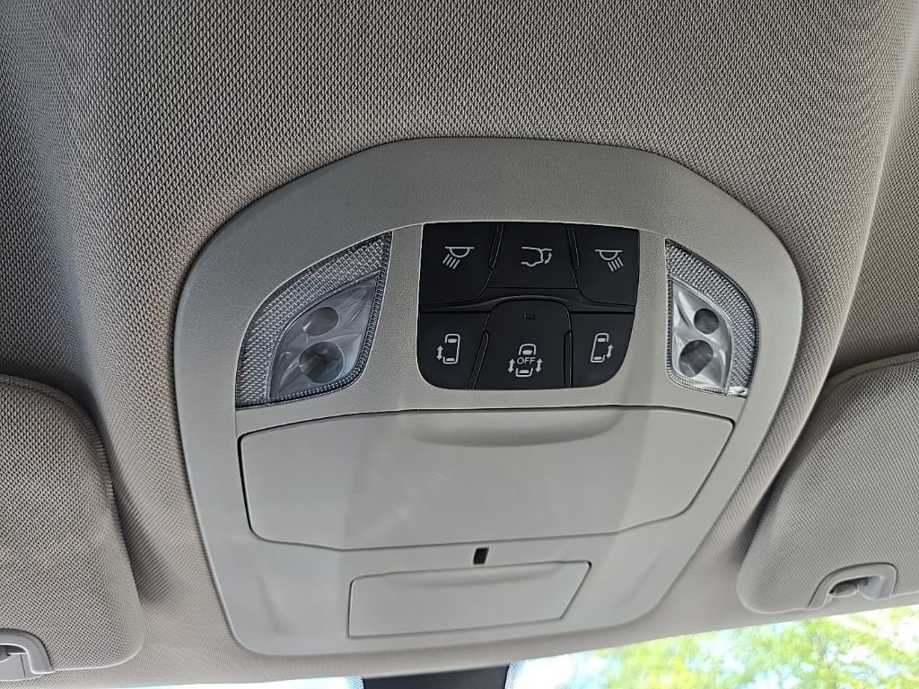 Used 2022 Chrysler Voyager LX FWD image 20