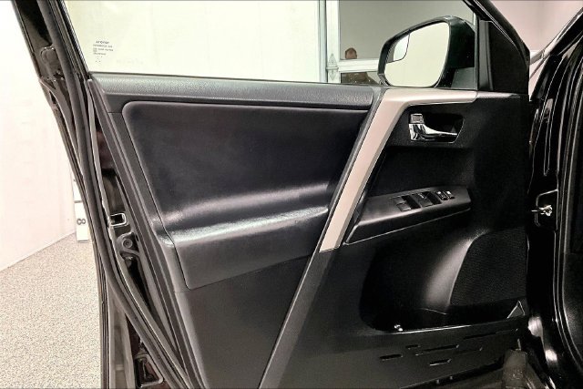 Used 2016 Toyota RAV4 XLE AWD/4WD image 24