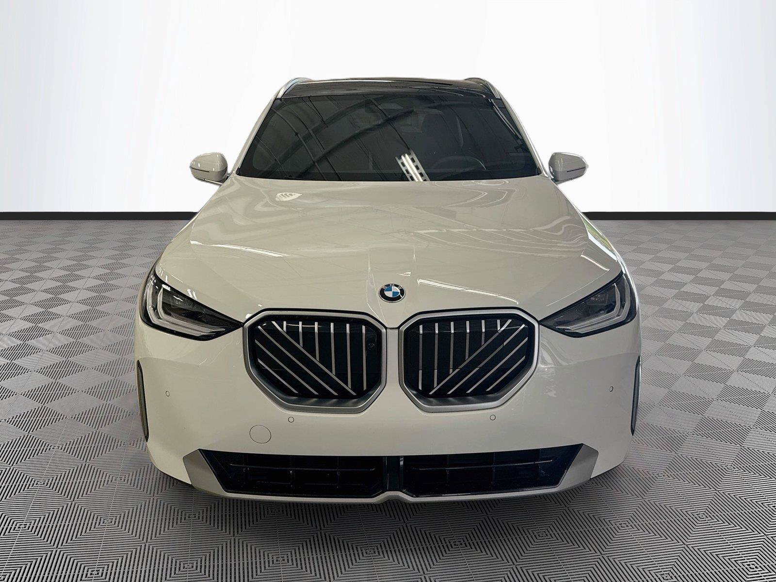 Used 2025 BMW X3 xDrive30i AWD/4WD image 2