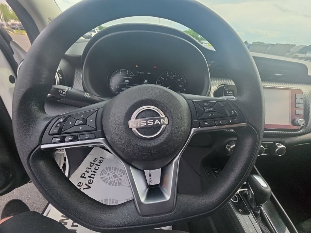 Used 2024 Nissan Kicks SV w/ Interior Electronics Package FWD image 17