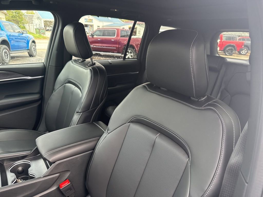 New 2025 Jeep Grand Cherokee Limited w/ Luxury Tech Group II image 12