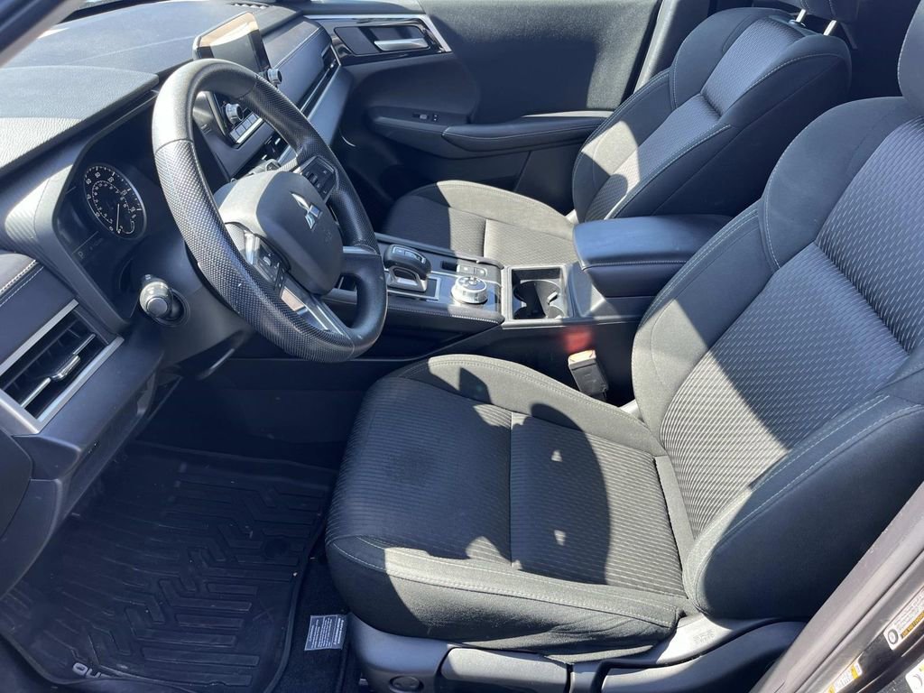 Used 2023 Mitsubishi Outlander ES image 11