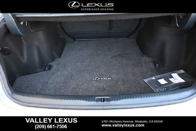 Used 2017 Lexus IS 200t F Sport w/ F Sport Package RWD image 19