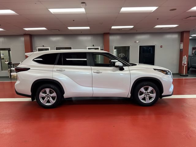 Certified 2025 Toyota Highlander LE AWD/4WD image 3