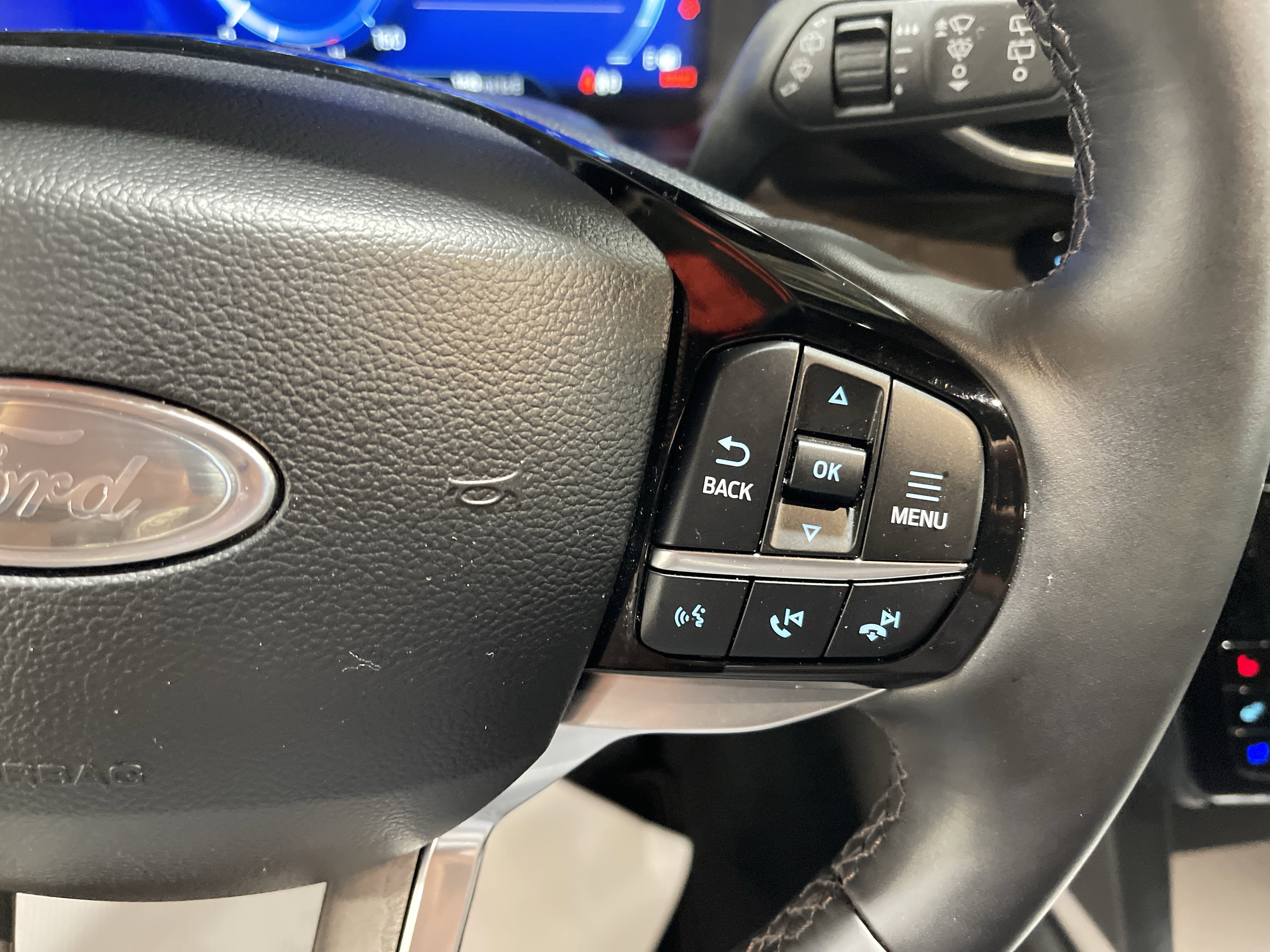 Used 2024 Ford Explorer Platinum w/ Technology Package image 22