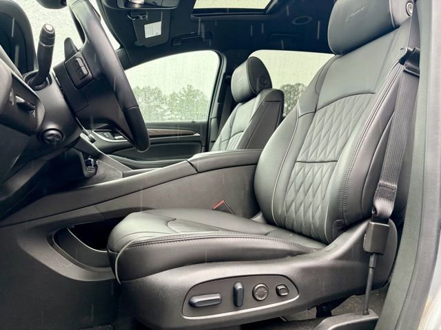 Used 2024 Buick Enclave Avenir image 27