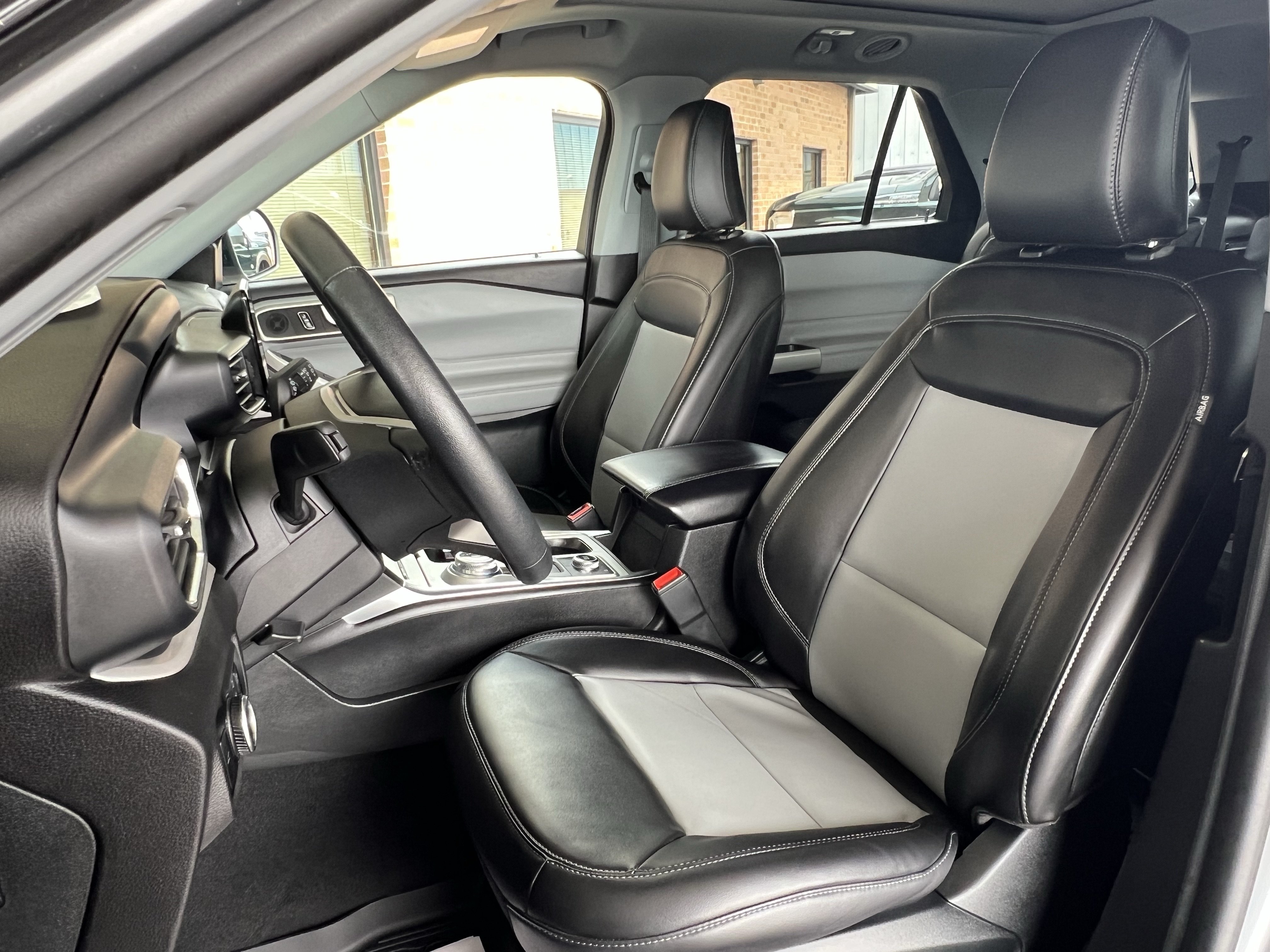 Used 2023 Ford Explorer XLT w/ Equipment Group 202A AWD/4WD image 4