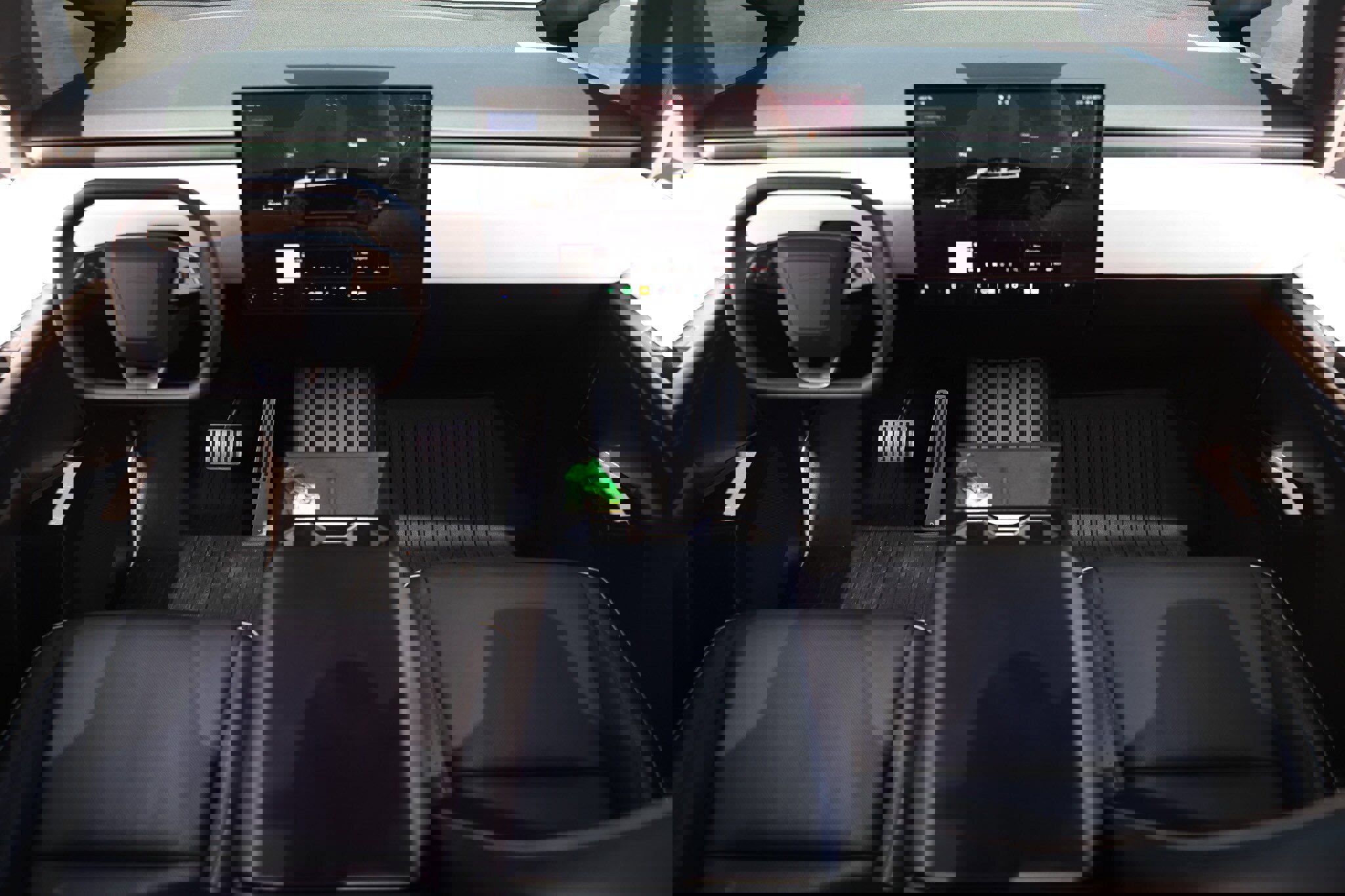 Used 2024 Tesla Cybertruck AWD Crew Cab image 2