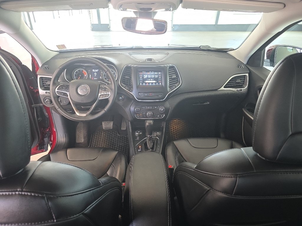Used 2019 Jeep Cherokee Latitude Plus w/ Comfort/Convenience Group AWD/4WD image 9