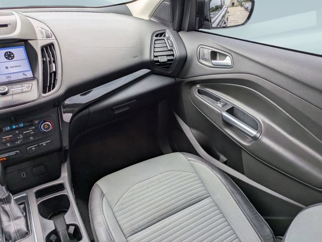 Used 2017 Ford Escape SE w/ Equipment Group 201A FWD image 19