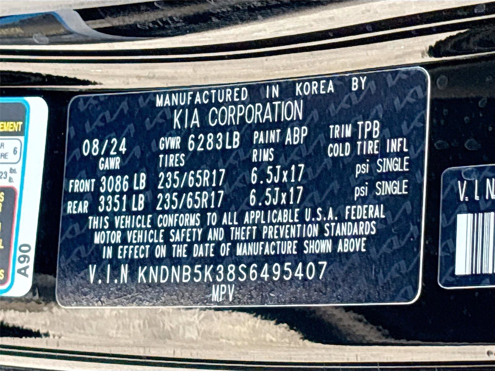 Used 2025 Kia Carnival FWD image 34