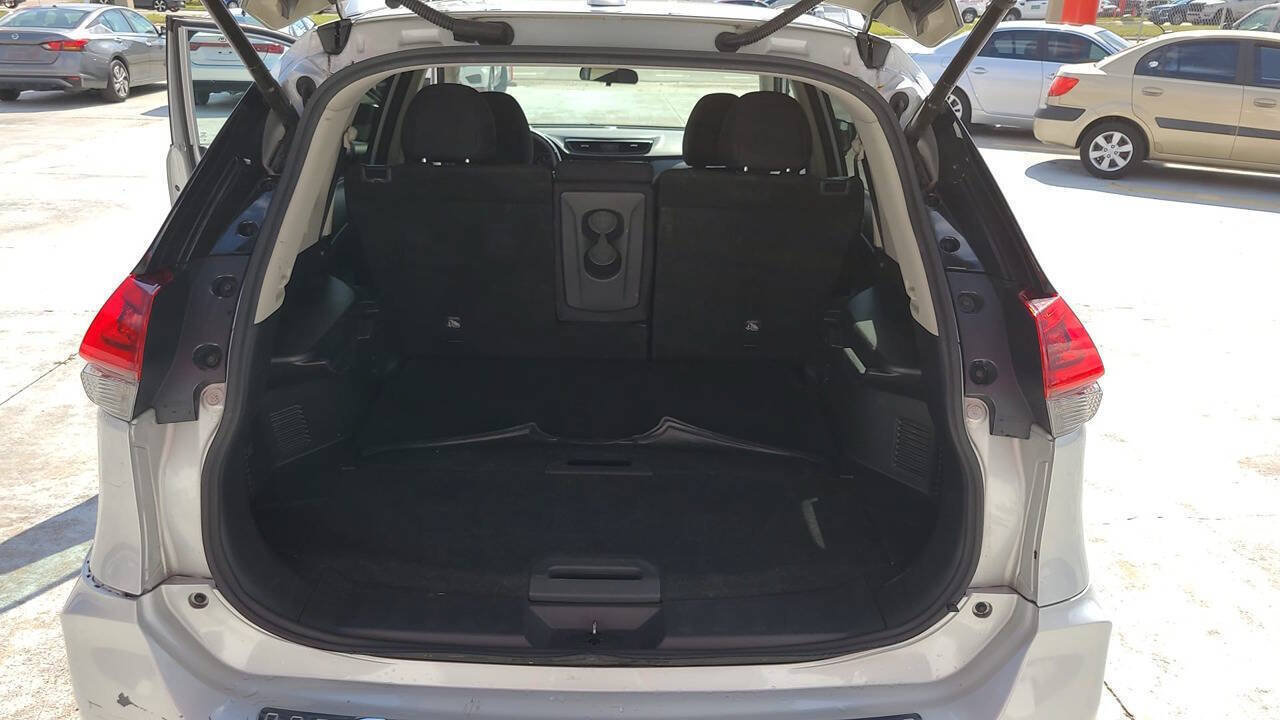 Used 2018 Nissan Rogue SV w/ Premium Package AWD/4WD image 4