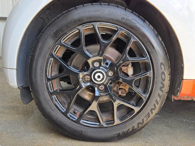Used 2016 smart fortwo passion RWD image 19