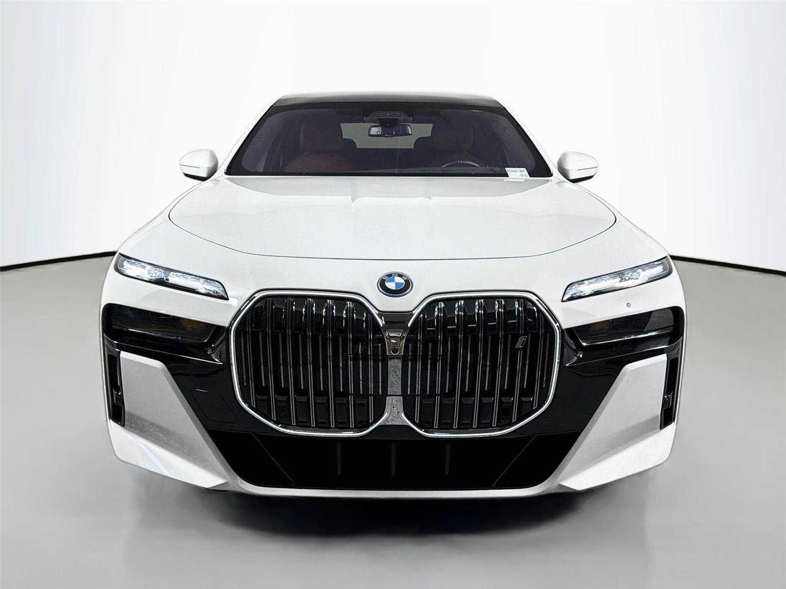Used 2023 BMW i7 xDrive60 w/ Executive Package 2 AWD/4WD image 2
