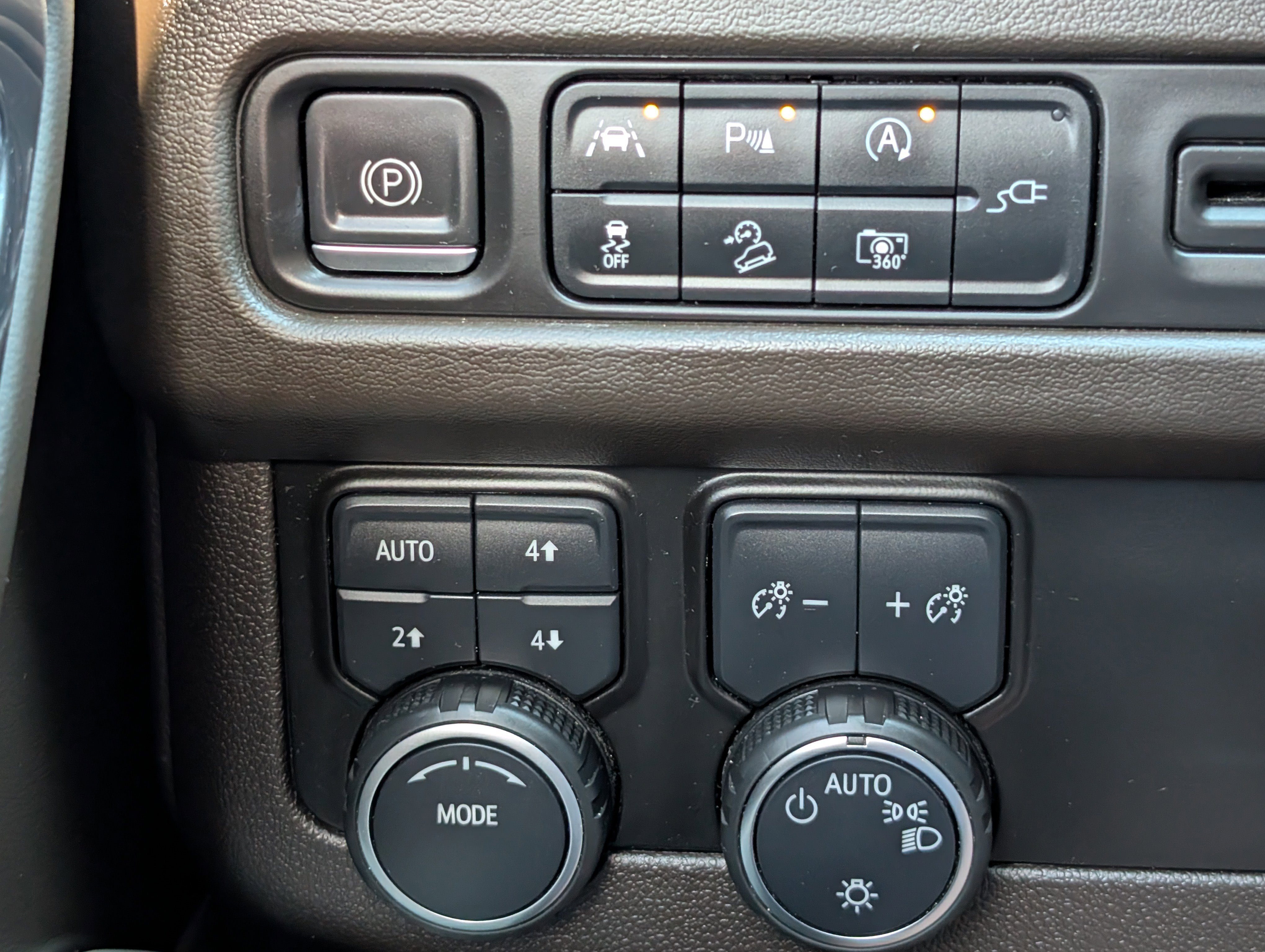 Used 2022 Chevrolet Tahoe Z71 w/ Luxury Package AWD/4WD image 24