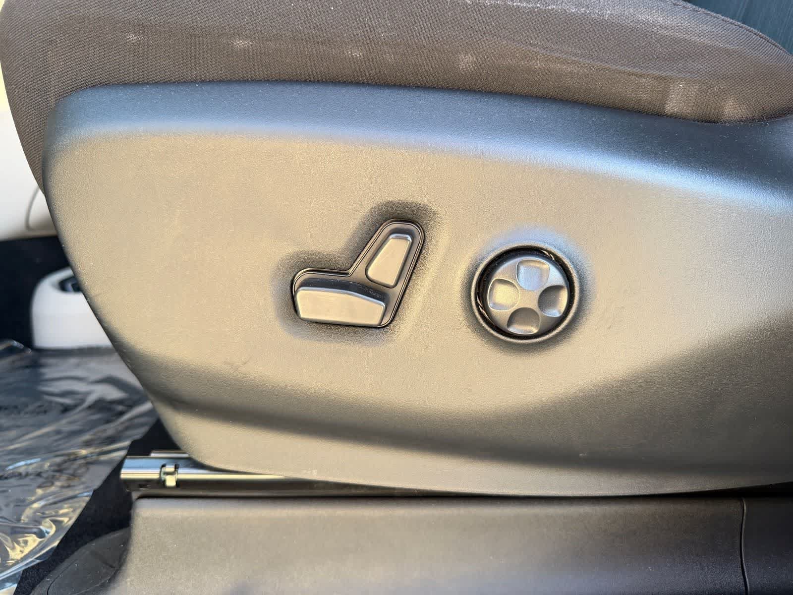 Used 2024 Chrysler Voyager LX FWD image 15