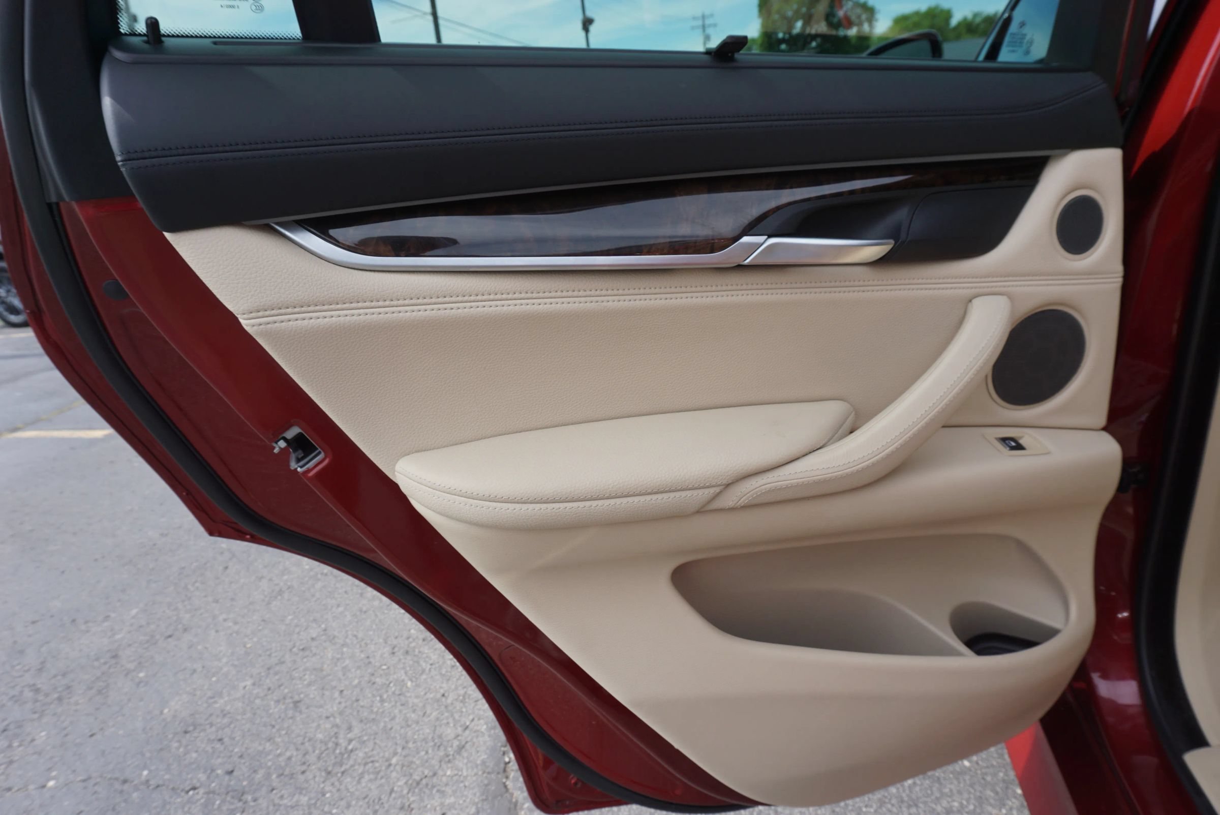 Used 2015 BMW X6 xDrive50i w/ Executive Package AWD/4WD image 22