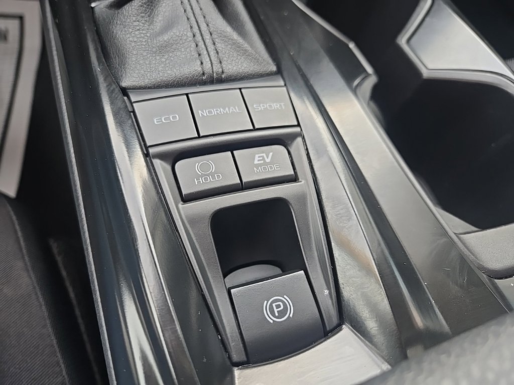 Used 2025 Toyota Camry LE FWD image 18