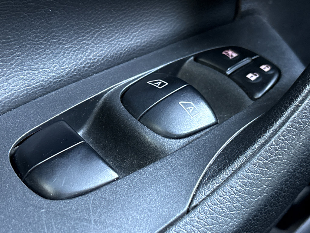 Used 2017 Nissan Altima 2.5 SL w/ Moonroof Package image 25