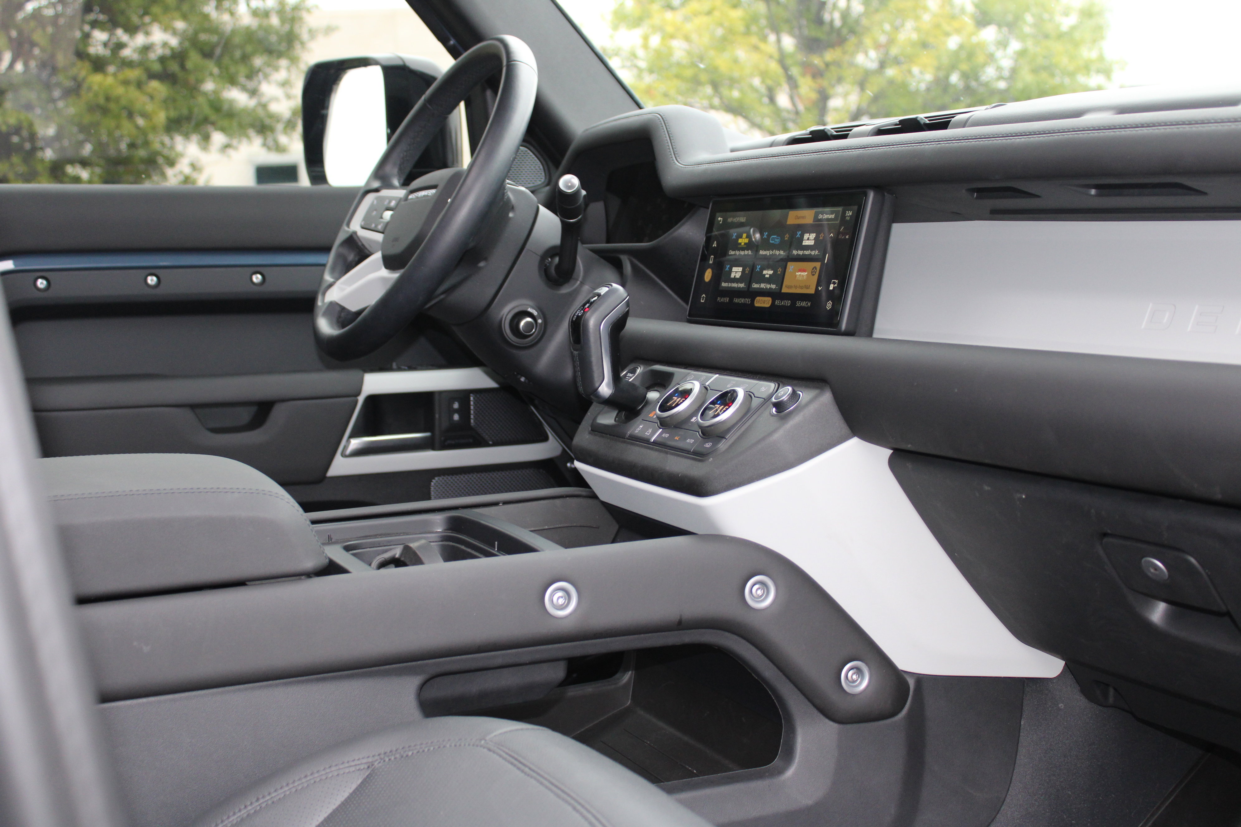 Used 2024 Land Rover Defender 110 S image 50