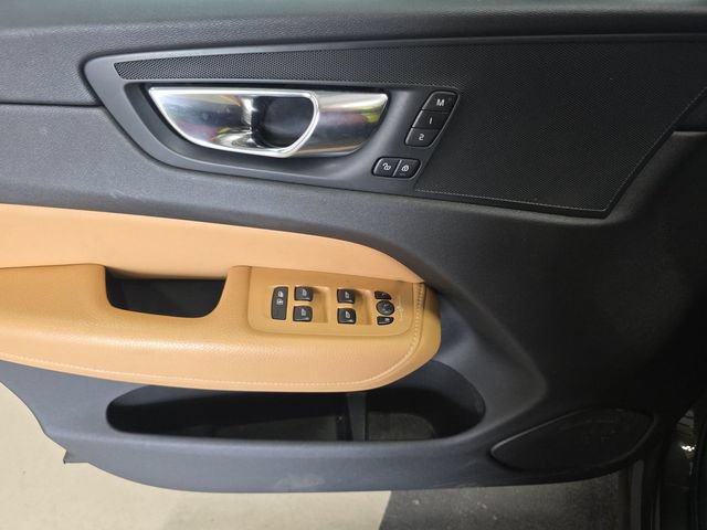 Used 2020 Volvo XC60 T5 Momentum FWD image 5
