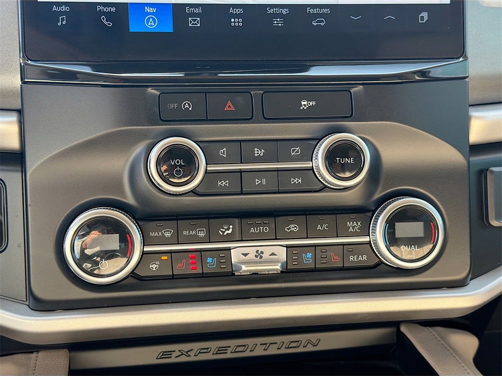 Used 2023 Ford Expedition XLT image 16